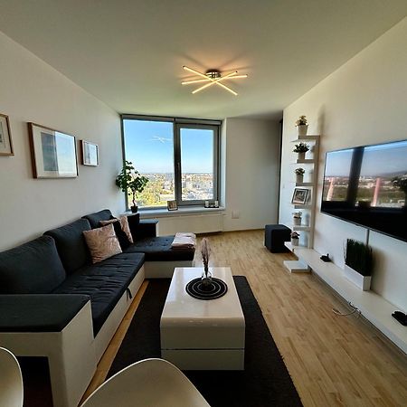 Three Towers With Beautiful View And Parking! Apartment Bratislava Exterior photo