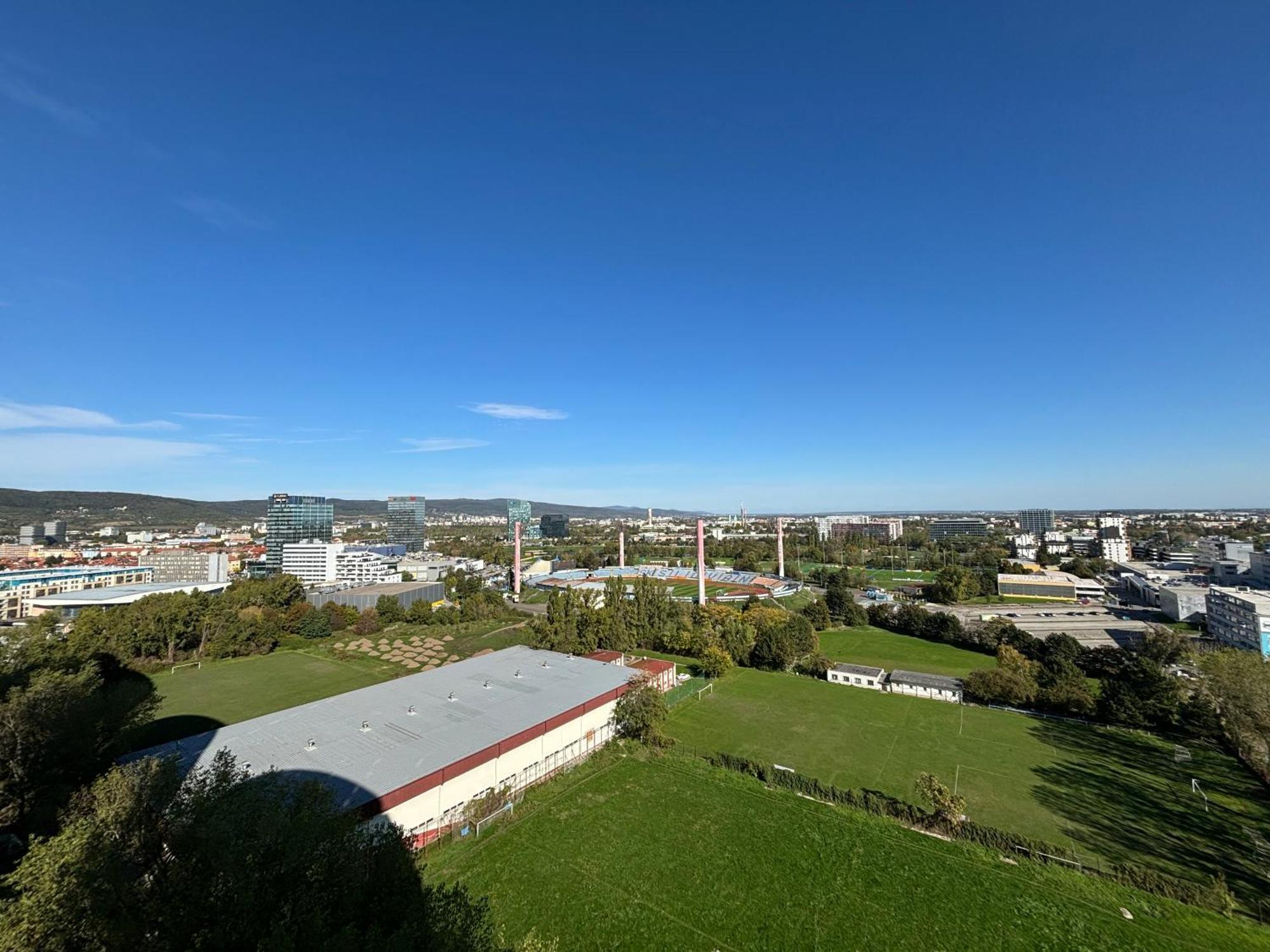 Three Towers With Beautiful View And Parking! Apartment Bratislava Exterior photo